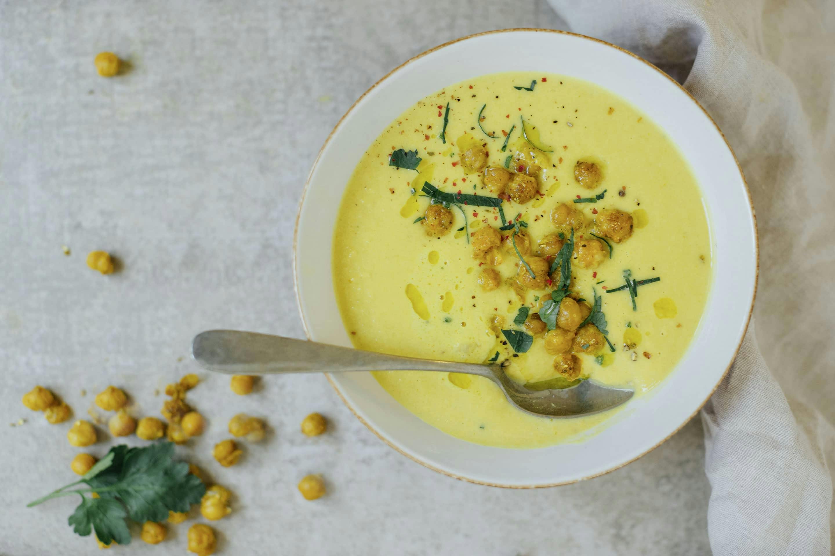 Kichererbsen-Suppe mit Curcuma, Koriander und Ingwer kurkuma Kotányi