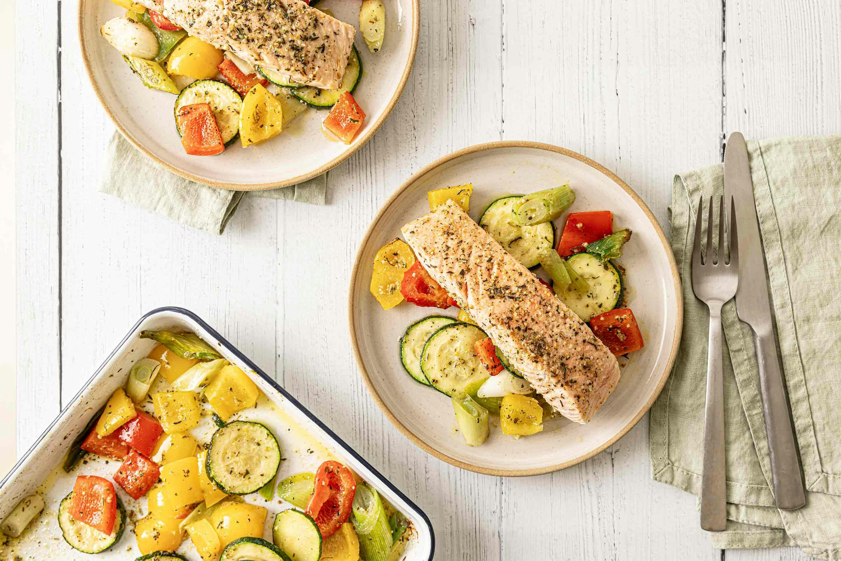 Perfectly tender salmon on roasted vegetables refined with Kotányi spices.